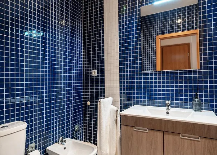 Beira Mar Sunny Patio Apartment